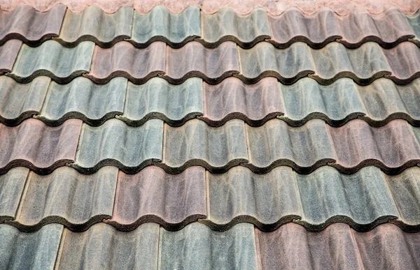 Крыша цементной плитки — стоковое фото