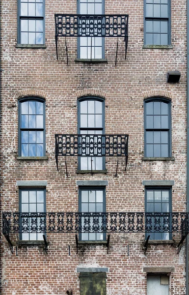 Black Iron Trim on Windows of Old Brick Building — Stock Photo, Image