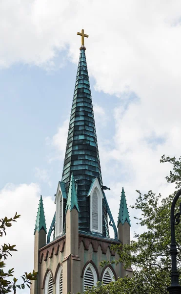 Vieux bardeaux verts sur clocher de l'église — Photo