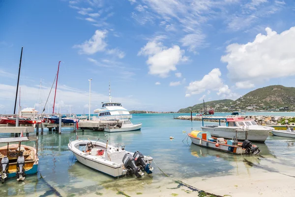 Boats in Tropical Harbor — Stock Photo, Image