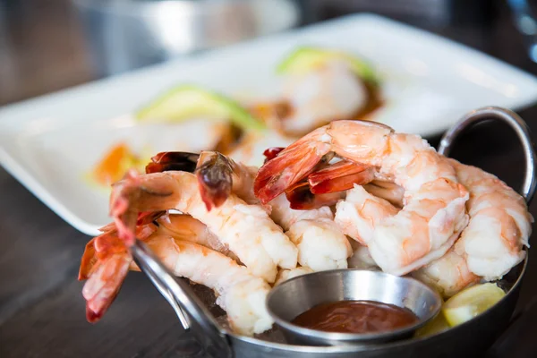 Boiled Shrimp with Cocktail Sauce — Stock Photo, Image