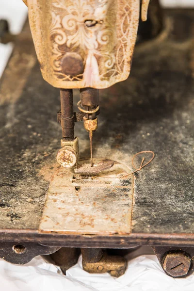 Detail an alter rostiger Nähmaschine — Stockfoto