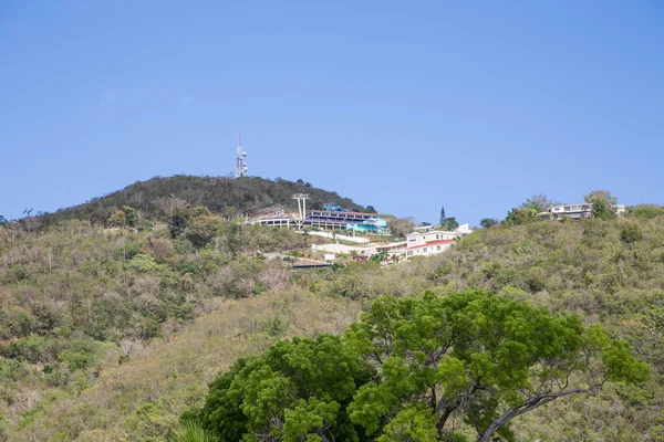 Buildings and Skylift on Tropical Hillside — Stock Photo, Image