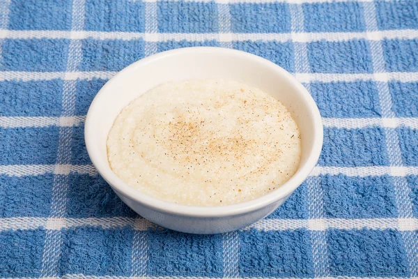 Grits con pimienta negra —  Fotos de Stock