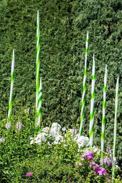 Esculturas de vidrio en el jardín público —  Fotos de Stock