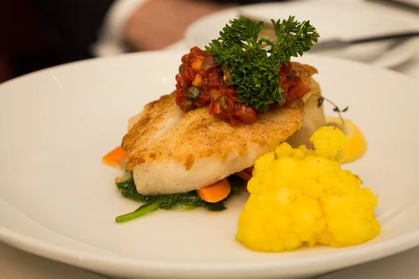 Broiled Fish Garnished with Salsa and Kale — Stock Photo, Image