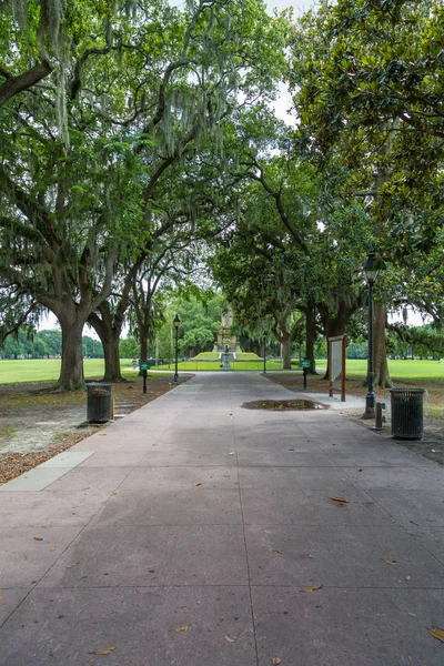 Caminho e Estátuas em Forsythe Park — Fotografia de Stock