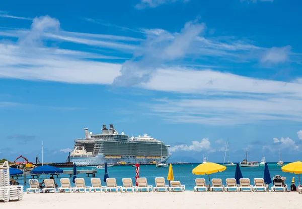 Navio de cruzeiro em Philipsburg — Fotografia de Stock