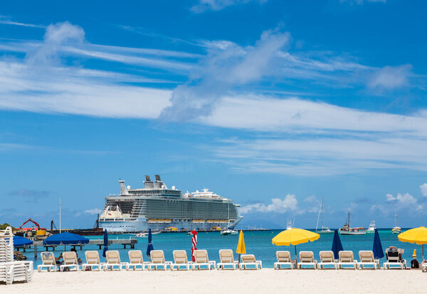 Cruise Ship in Philipsburg