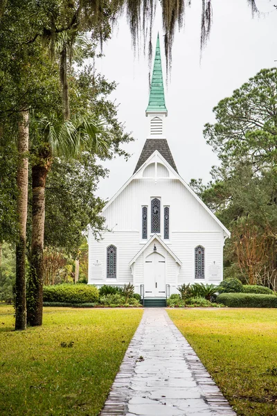 Small White Chapel Down Stone Path — Stock Photo, Image