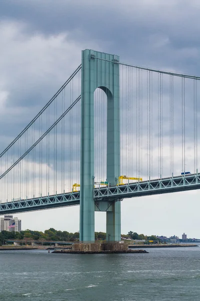吊り橋のグリーン タワー — ストック写真