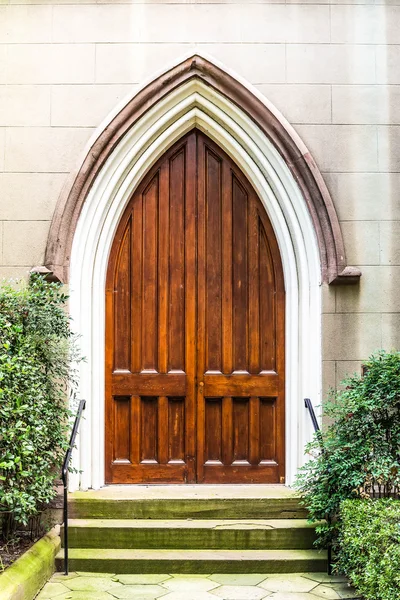 Porta da igreja de madeira velha — Fotografia de Stock