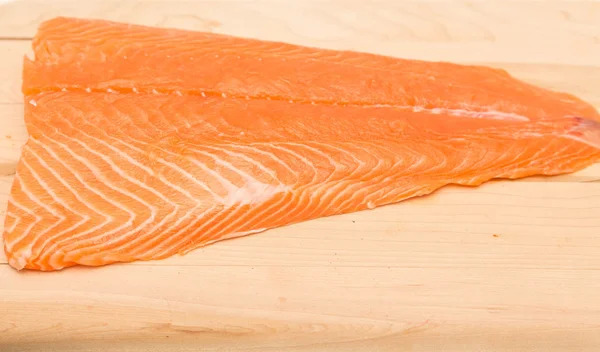 Atlantic Salmon on Cutting Board — Stock Photo, Image