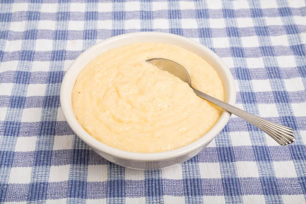 Grits de queso con cuchara — Foto de Stock