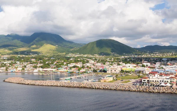 Green Hills Beyond Port Town — Stock Photo, Image