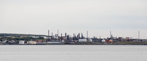 Industria del carburante sulla costa — Foto Stock