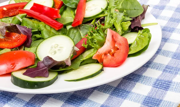 Esquina de ensalada verde fresca —  Fotos de Stock