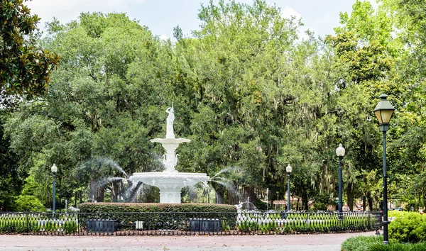 Fuente de piedra en hermoso parque — Foto de Stock