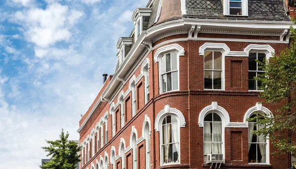 Curved Corner of Old Brick Building — Stock Photo, Image