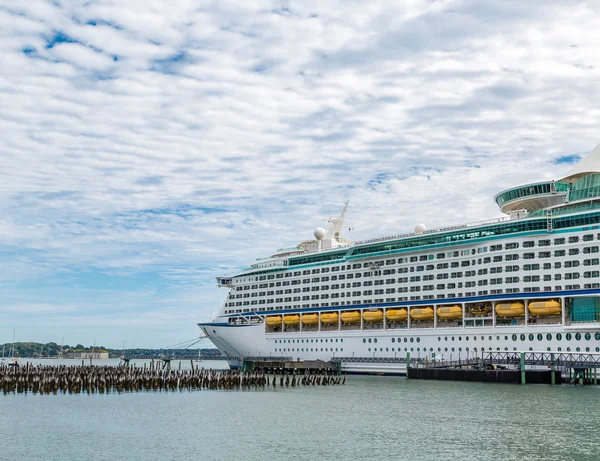 Front of a Massive Cruise Ship Docked in Portland Maine — Stock Photo, Image