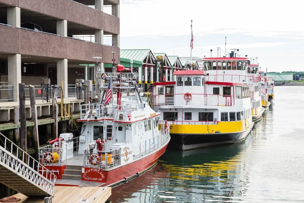 Barco de bomberos y ferries en Portland —  Fotos de Stock