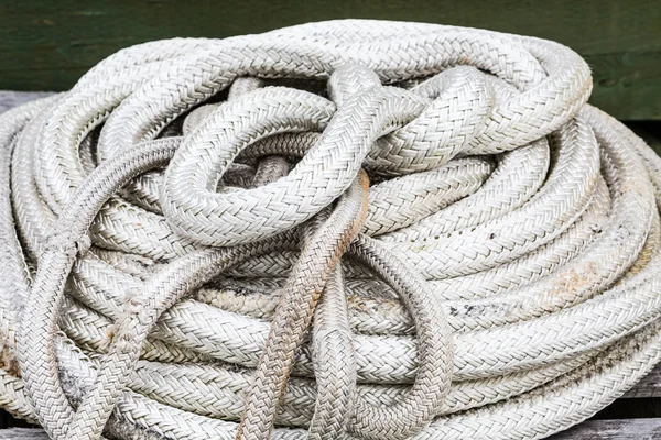 Spoel van wit gevlochten touw — Stockfoto