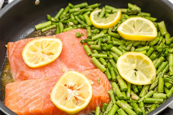 Salmon and Asparagus Cooking in Pan — Stock Photo, Image
