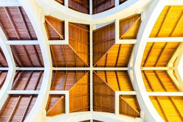 Dettagli soffitto Inticate nella Chiesa cattolica — Foto Stock