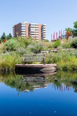 Arka plan kınamak ile yansıyan tezgah