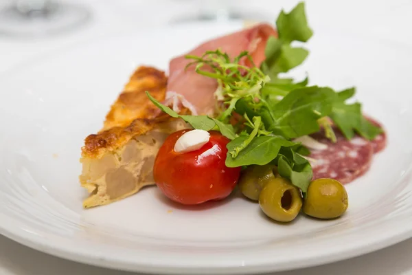 Quiche Olives and Cherry Tomato on Antipasti Plate — Stock Photo, Image