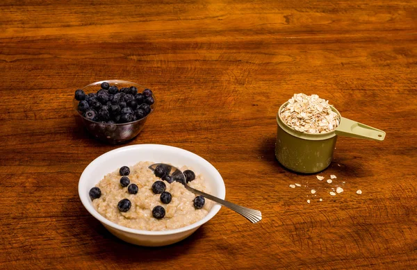 Oatmeal with Blueberries on Wood Table — Stock Photo, Image