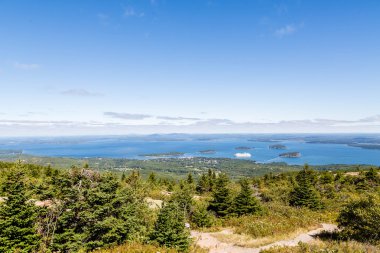 Yolcu gemisi Cadillac dağ mesafede