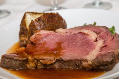 Nadir Prime kaburga ve fırında patates dilim