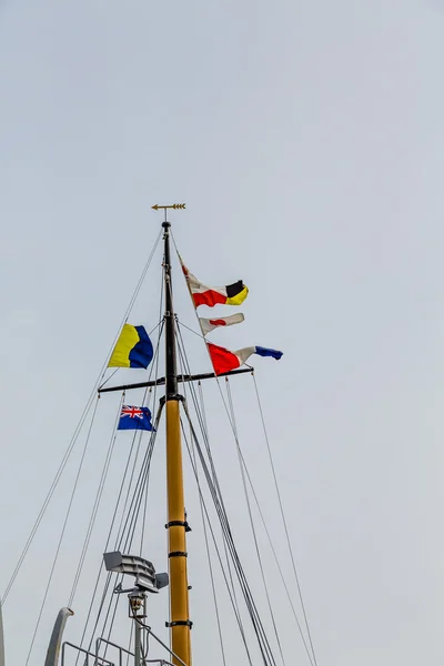 A hajók árboc a brit zászlók — Stock Fotó