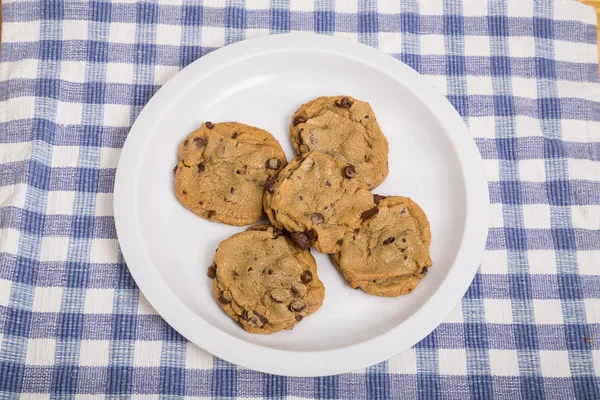 White Plate of Chocolate Chip Cookies — Stock Photo, Image