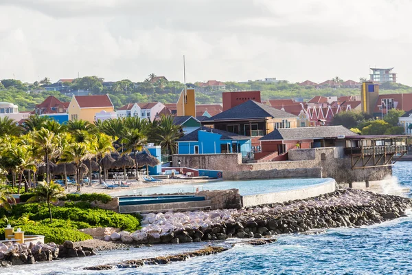 Colorido resort tropical em Curaçao — Fotografia de Stock