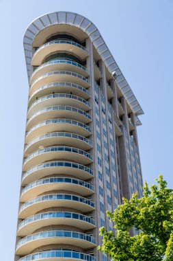 Apartman kulesi yuvarlak Balkonlu modern kavisli