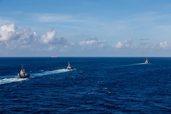 Three Tugs Heading out to Sea — Stock Photo, Image