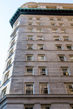 Eski bina benekli taş