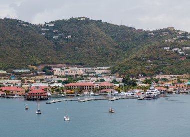 Teknelerden ve St Thomas, yatlar