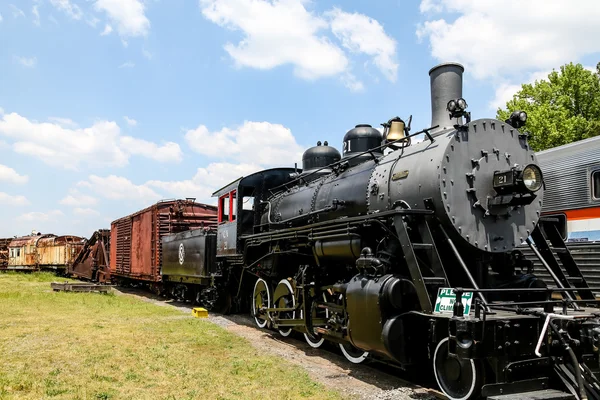 Vieja locomotora de vapor negro —  Fotos de Stock