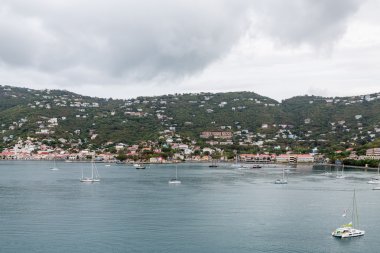 Teknelerden ve Bay St Thomas kapalı misafir