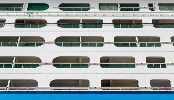 Балконы отменяют синие переборки — стоковое фото