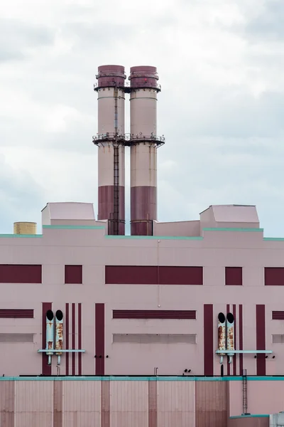 Chaminés na central eléctrica — Fotografia de Stock