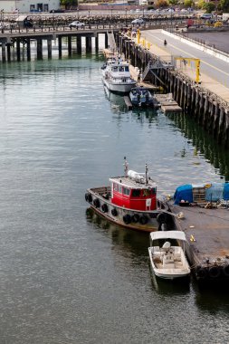 Balıkçı tekneleri ve liman
