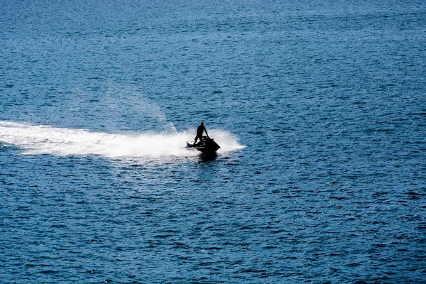 Jet Ski Sillouette em azul — Fotografia de Stock