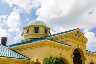 Sarı liman St Kitts binada