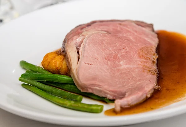 Slice of Beef with Green Beans — Stock Photo, Image