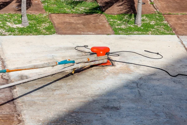 Old Ropes on Red Bollard — Stock Photo, Image