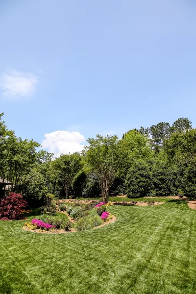 Manicured Lawn Around Formal Garden — Stock Photo, Image